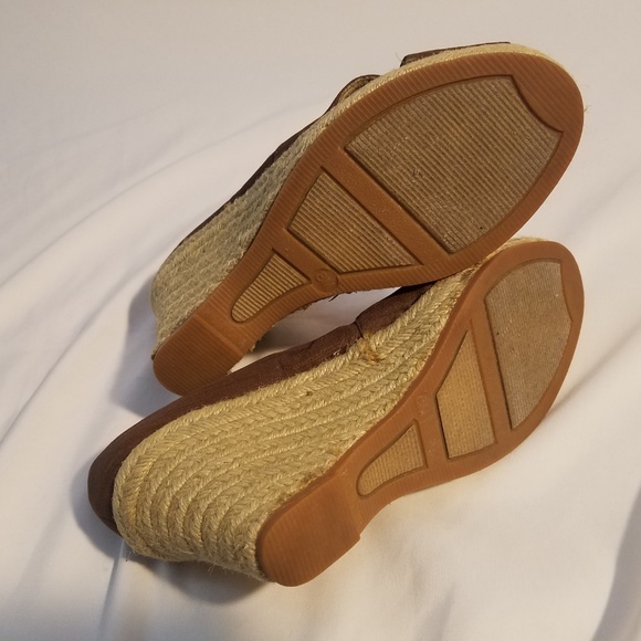 Apostrophe Wedge with 3½ inch Heel Comfy Shoe Size - Picture 5 of 5